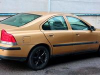 Begagnad Volvo S60 200 HK (147 kW) 2001 Guldfärg Sedan