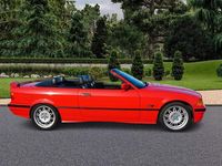 Begagnad BMW 325 192 HK (141 kW) 1994 Röd