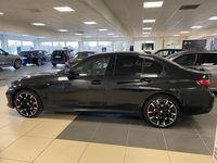 Begagnad BMW 330e 184 HK (135 kW) 2024 Svart Sedan