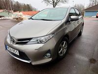 Begagnad Toyota Auris 132 HK (97 kW) 2015 Brunmetallic