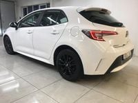 Begagnad Toyota Corolla Hybrid Active 122 HK (89 kW) 2022 Vit Halvkombi