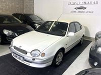 Begagnad Toyota Corolla 107 HK (78 kW) 1999 Vit Halvkombi
