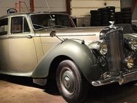 Begagnad Bentley Mark VI 150 HK (110 kW) 1951 Tvåtons grågrön met/oxblod skinnklädsel Sedan