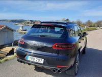 begagnad Porsche Macan Turbo Performance 441 hk Navi Pano PDK Euro 6