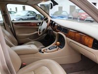 begagnad Jaguar XJ 3.2 V8, få ägare, bes+körklar, GDS-bil