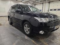 Begagnad Mitsubishi Outlander P-HEV 121 HK (88 kW) 2014 Svart SUV