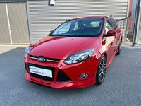 Begagnad Ford Focus Titanium 183 HK (134 kW) 2013 Röd Halvkombi