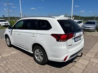 Begagnad Mitsubishi Outlander P-HEV 203 HK (149 kW) 2017 Vit Sedan
