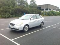 Begagnad Hyundai Accent 112 HK (82 kW) 2007 Silver met. Sedan