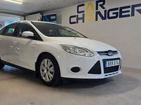 Begagnad Ford Focus Trend 116 HK (85 kW) 2014 Vit Halvkombi