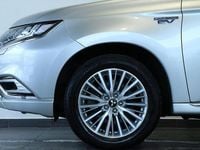 Begagnad Mitsubishi Outlander 224 HK (164 kW) 2020 Silver SUV