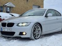 Begagnad BMW 325 Comfort Edition 218 HK (160 kW) 2010 Ljusgrå Sportkupé