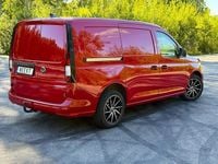 Begagnad VW Caddy Maxi 123 HK (90 kW) 2023 Röd Minibuss