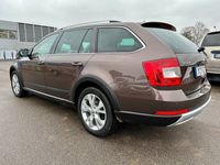 begagnad Skoda Octavia Scout 2.0 TDI 4x4 Premium I B-kam I Värmare