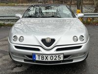 Begagnad Alfa Romeo Spider Lusso 155 HK (114 kW) 1999 Silver Cab