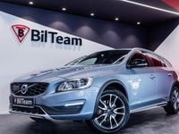 Begagnad Volvo V60 CC Momentum 150 HK (110 kW) 2017 Ljusblå Kombi