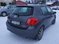 Begagnad Toyota Auris 90 HK (66 kW) 2007 Grå Halvkombi