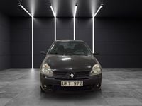 Begagnad Renault Clio II 75 HK (55 kW) 2004 Svart Halvkombi