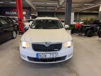 Begagnad Skoda Superb Ambition 105 HK (77 kW) 2012 Vit Kombi