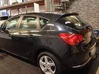 Begagnad Opel Astra Enjoy 116 HK (85 kW) 2012 Svart Halvkombi