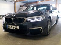begagnad BMW M550 i xDrive 462hk INNOVATION HUD TAKLUCKA H&K DRAG VÄRMARE