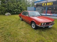 Begagnad BMW 735 218 HK (160 kW) 1981 Röd Sedan