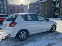 Begagnad Kia Ceed 125 HK (91 kW) 2010 Halvkombi