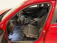 Begagnad BMW 118 Sport Line 143 HK (105 kW) 2012 Röd Halvkombi