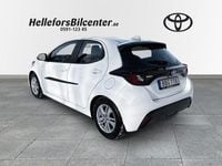 Begagnad Toyota Yaris Hybrid Active 117 HK (86 kW) 2022 Vit Halvkombi
