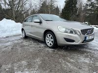 Begagnad Volvo V60 Momentum 163 HK (119 kW) 2011 Brun Kombi
