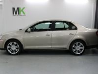 begagnad VW Jetta 1.6 / NY KAMREMSATS / NYSERVAD / 102hk