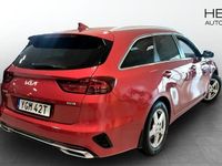 Begagnad Kia Ceed Advance 105 HK (77 kW) 2023 Röd Halvkombi