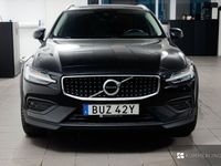 begagnad Volvo V60 CC B4 AWD Momentum VOC NAV Drag 2021, Kombi