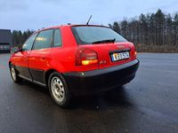 Begagnad Audi A3 Attraction 101 HK (74 kW) 1999 Röd och svart Halvkombi