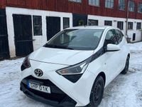 Begagnad Toyota Aygo 72 HK (52 kW) 2020 Vit Halvkombi
