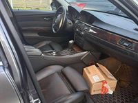 Begagnad BMW 325 2007 Mörkgrå Kombi