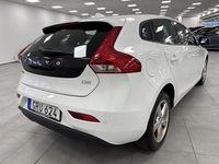 Begagnad Volvo V40 Momentum 120 HK (88 kW) 2017 Vit Halvkombi