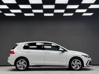 Begagnad VW Golf VIII GTE 245 HK (180 kW) 2020 Vit Halvkombi