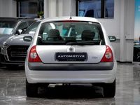 Begagnad Renault Clio R.S. Authentique 75 HK (55 kW) 2006 Ljusgrå (grå) Halvkombi