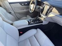 Begagnad Volvo V60 Momentum 303 HK (222 kW) 2019 Grå Kombi
