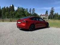 begagnad Tesla Model 3 Performance, drag, extra ljudisolering