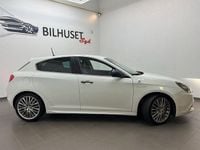 Begagnad Alfa Romeo Giulietta Quadrifoglio Verde 241 HK (177 kW) 2015 Vit Halvkombi