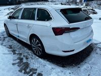 begagnad Skoda Octavia Combi IV PLUG-IN STYLE 204 HK LAGERBIL