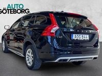 Begagnad Volvo V60 CC Momentum 190 HK (139 kW) 2018 Svart Kombi