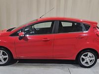 Begagnad Ford Fiesta 101 HK (74 kW) 2016 Röd Halvkombi