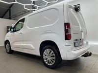 Begagnad Peugeot Partner 131 HK (96 kW) 2020 Vit Minibuss