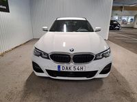 Begagnad BMW 330e M Sport 184 HK (135 kW) 2020 Vit Kombi