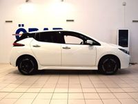 Begagnad Nissan Leaf N-Connecta 160 kW (218 HK) 2022 Vit Halvkombi
