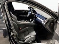Begagnad Volvo V60 CC Momentum 190 HK (139 kW) 2021 Svart Kombi