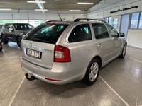 Begagnad Skoda Octavia Elegance 123 HK (90 kW) 2010 Silver Kombi